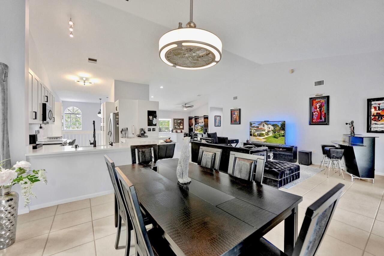 7669 Springwater Place, Unit 202, Boynton Beach, FL 33437 Photo