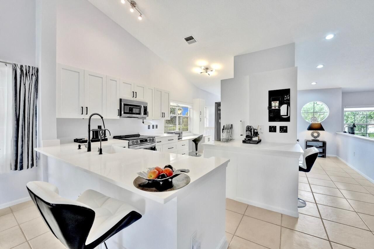 7669 Springwater Place, Unit 202, Boynton Beach, FL 33437 Photo