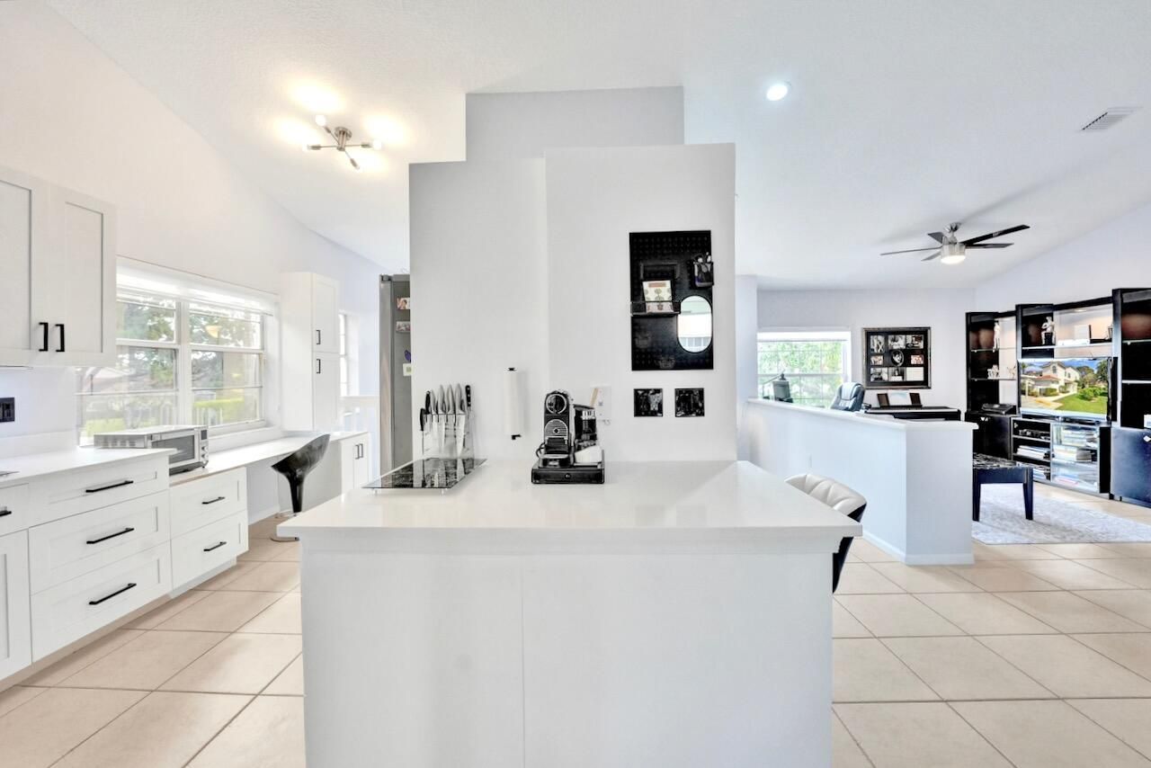 7669 Springwater Place, Unit 202, Boynton Beach, FL 33437 Photo