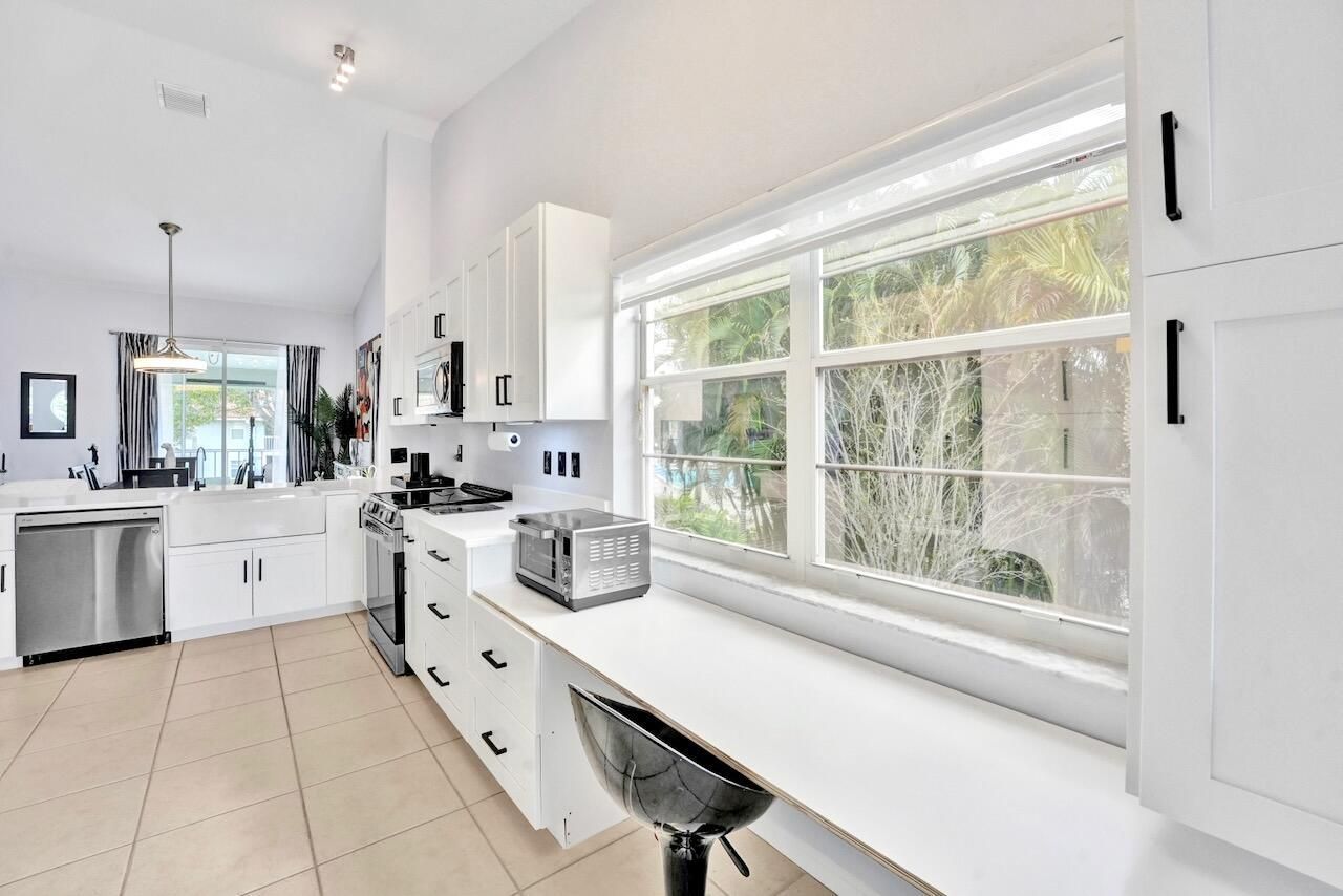 7669 Springwater Place, Unit 202, Boynton Beach, FL 33437 Photo