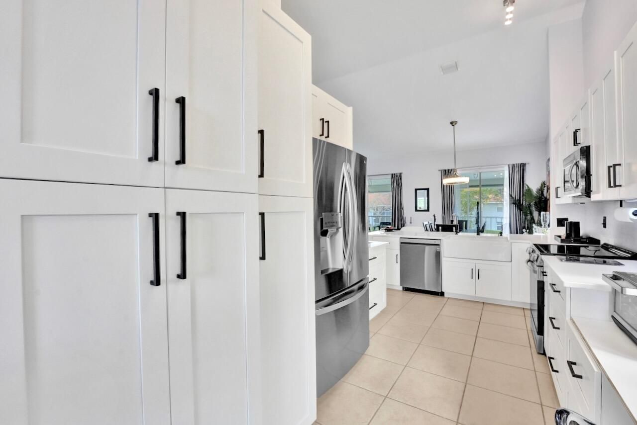 7669 Springwater Place, Unit 202, Boynton Beach, FL 33437 Photo