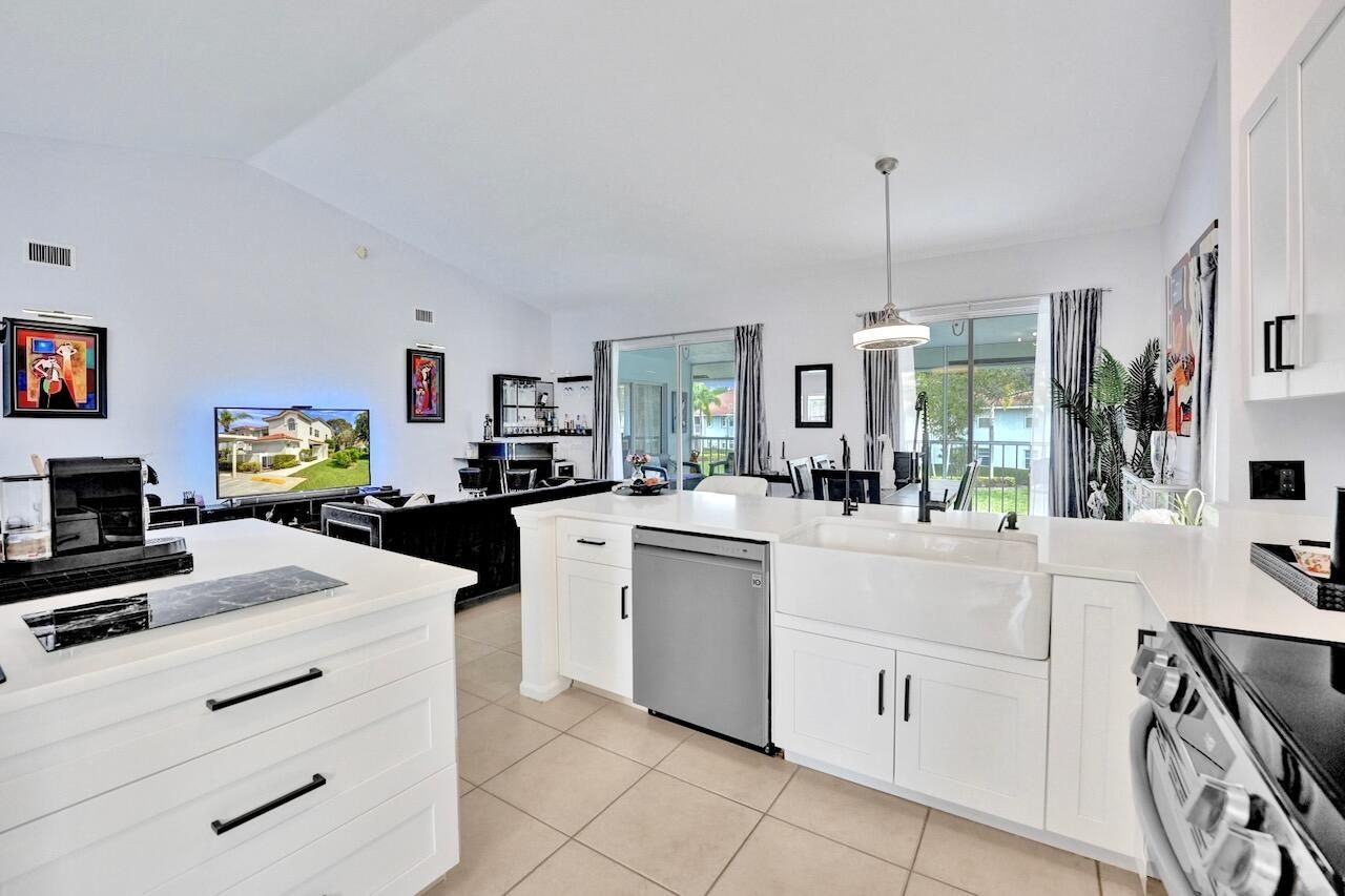 7669 Springwater Place, Unit 202, Boynton Beach, FL 33437 Photo
