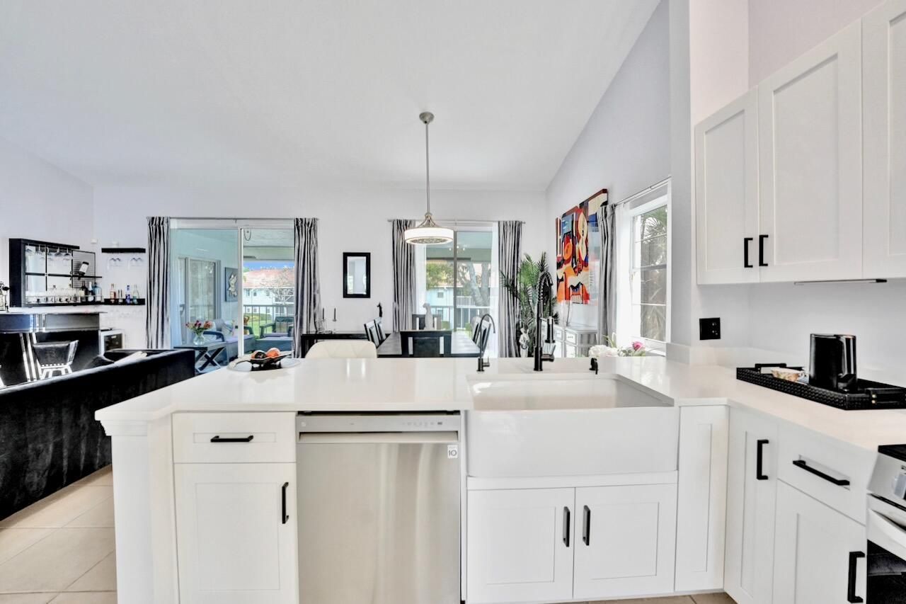 7669 Springwater Place, Unit 202, Boynton Beach, FL 33437 Photo