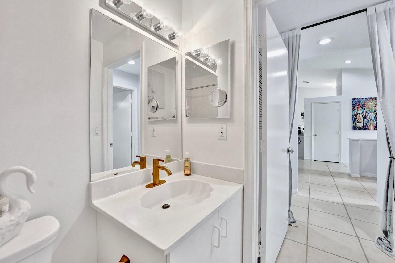 7669 Springwater Place, Unit 202, Boynton Beach, FL 33437 Photo