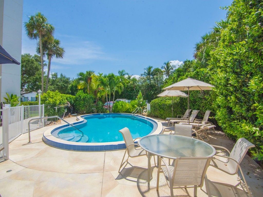 3555 Ocean Drive, Unit 203, Vero Beach, FL 32963 Photo