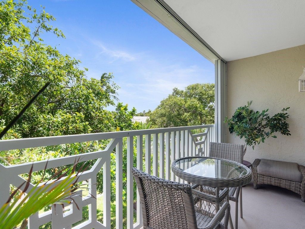 3555 Ocean Drive, Unit 203, Vero Beach, FL 32963 Photo