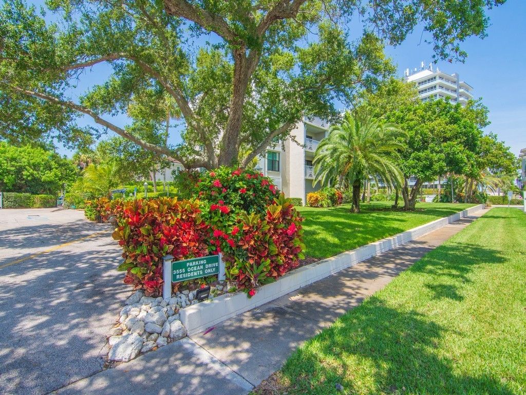 3555 Ocean Drive, Unit 203, Vero Beach, FL 32963 Photo