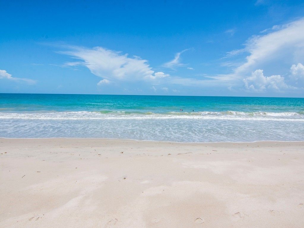 3555 Ocean Drive, Unit 203, Vero Beach, FL 32963 Photo