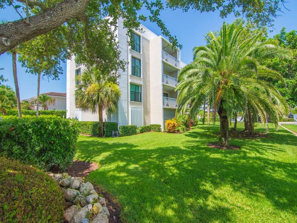 3555 Ocean Drive, Unit 203, Vero Beach, FL 32963 Photo