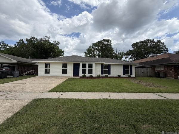 1635 Outrigger Dr, Baton Rouge, LA 70816
