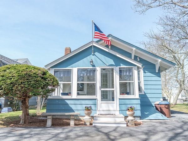 10 Essex Pl, Harwich, MA 02646