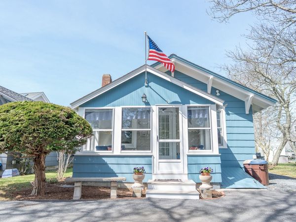 10 Essex Pl, Harwich, MA 02646