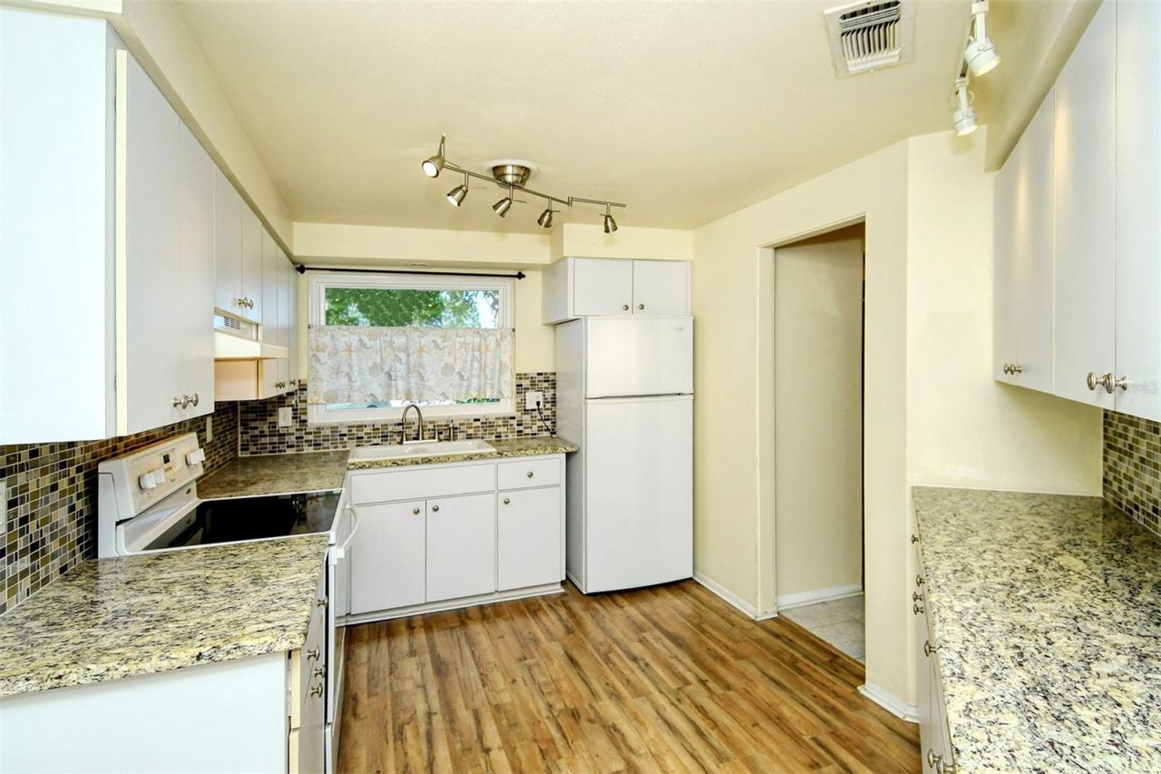 2512 Post Road , Sarasota, FL 34231 Photo