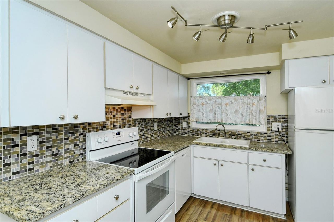 2512 Post Road , Sarasota, FL 34231 Photo