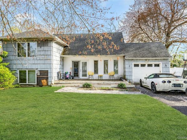 4 Clearbrook Drive , Smithtown, NY 11787