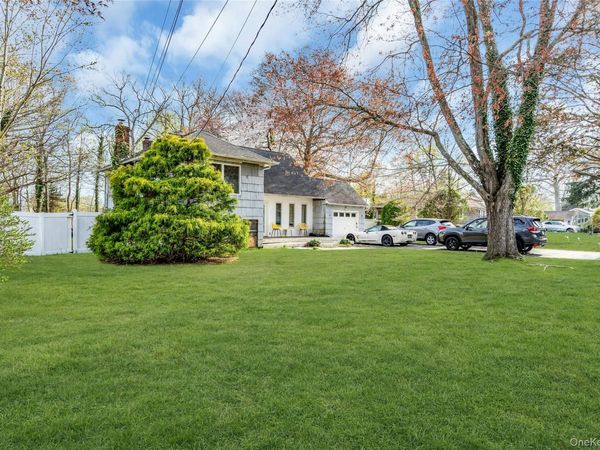 4 Clearbrook Drive , Smithtown, NY 11787