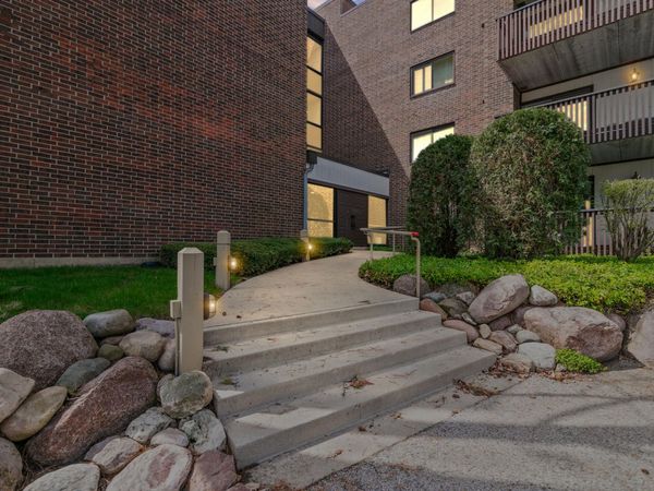 690 Chandler Road , Unit 205, Gurnee, IL 60031