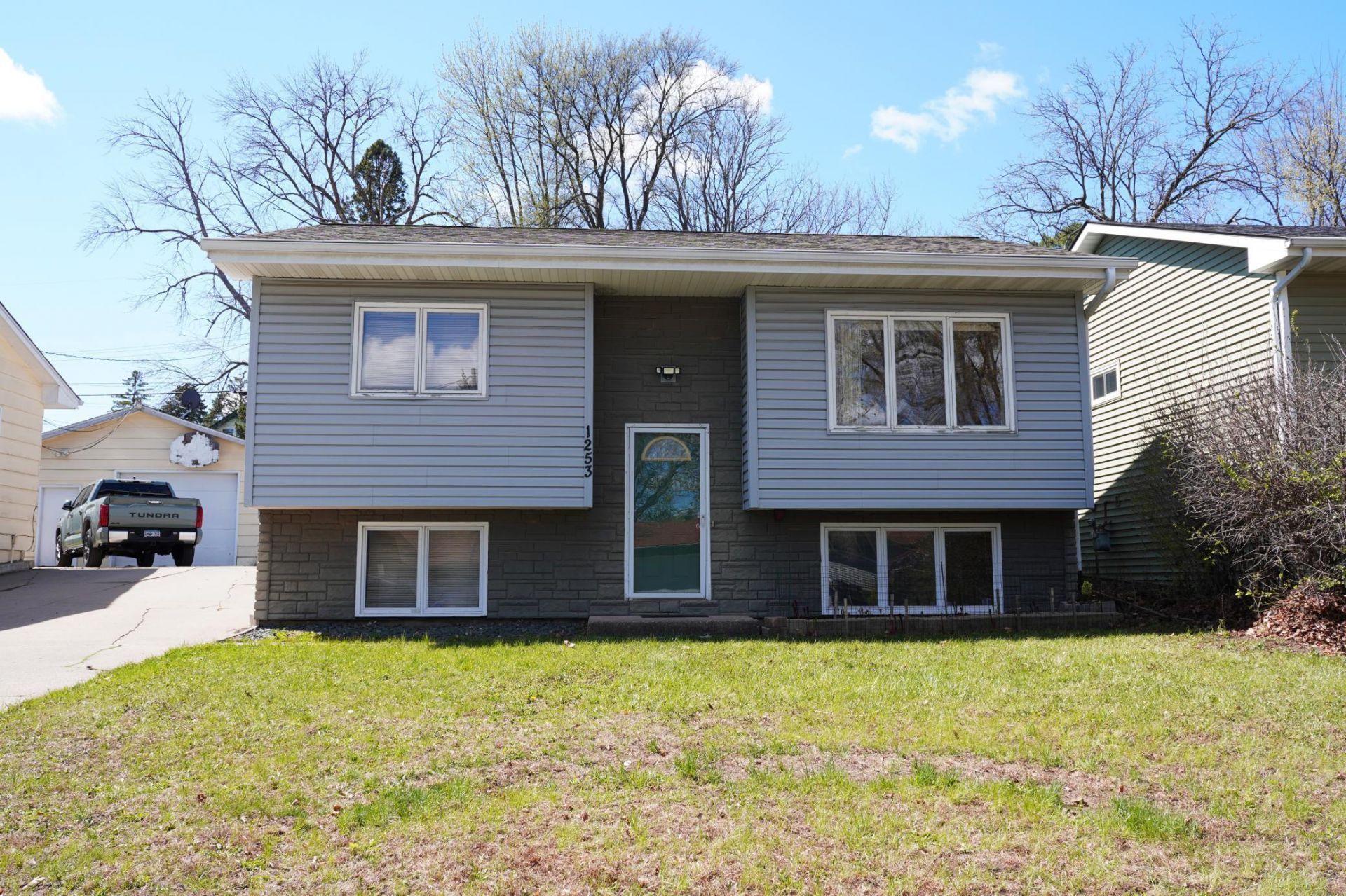 1253 Clark Street , Saint Paul, MN 55130