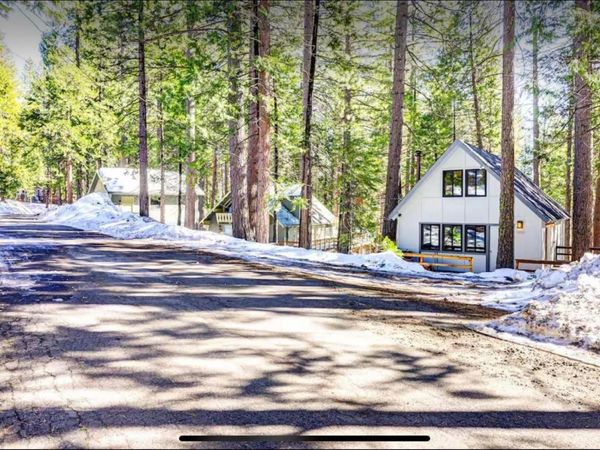 29591 Lassen Dr, Long Barn, CA 95335