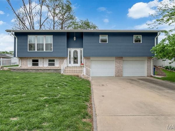 820 Treadway Avenue , St Charles, MO 63301