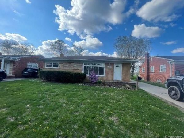 27201 Clairview Drive, Dearborn Heights, MI 48127