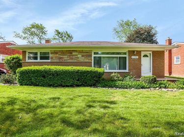 27201 Clairview Drive , Dearborn Heights, MI 48127