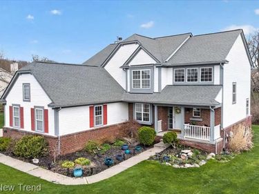2032 Dover Drive, Wixom, MI 48393