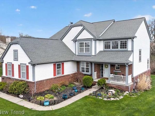 2032 Dover Drive, Wixom, MI 48393