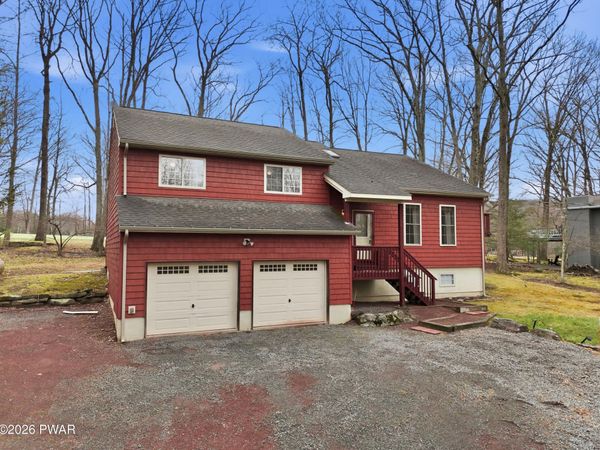 178 Yacht Club Drive , Greentown, PA 18426