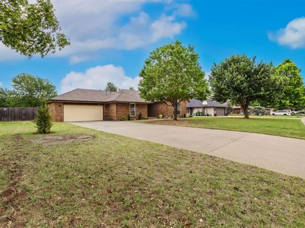 4717 Skytrail Street, Yukon, OK 73099