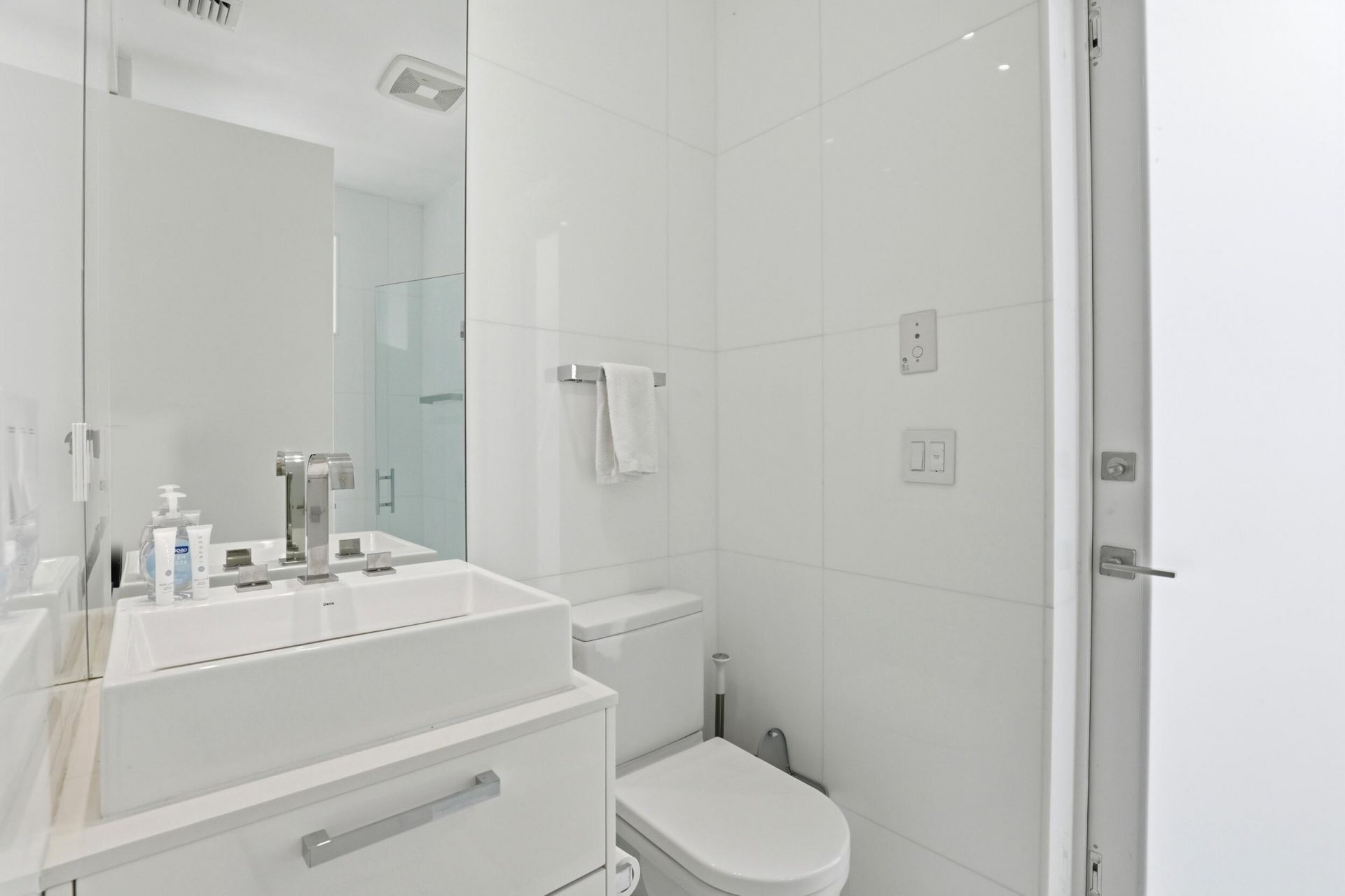 3017 N Atlantic Boulevard, Fort Lauderdale, FL 33308 Photo