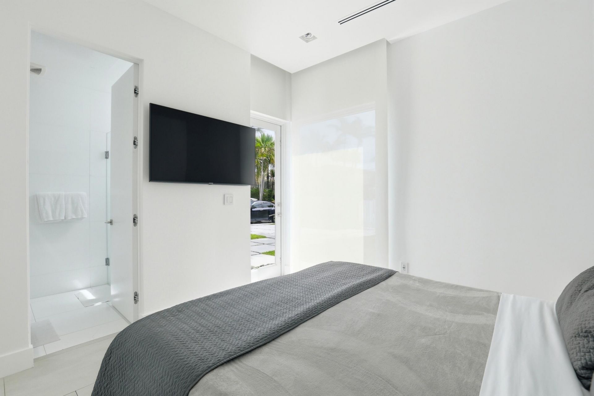 3017 N Atlantic Boulevard, Fort Lauderdale, FL 33308 Photo