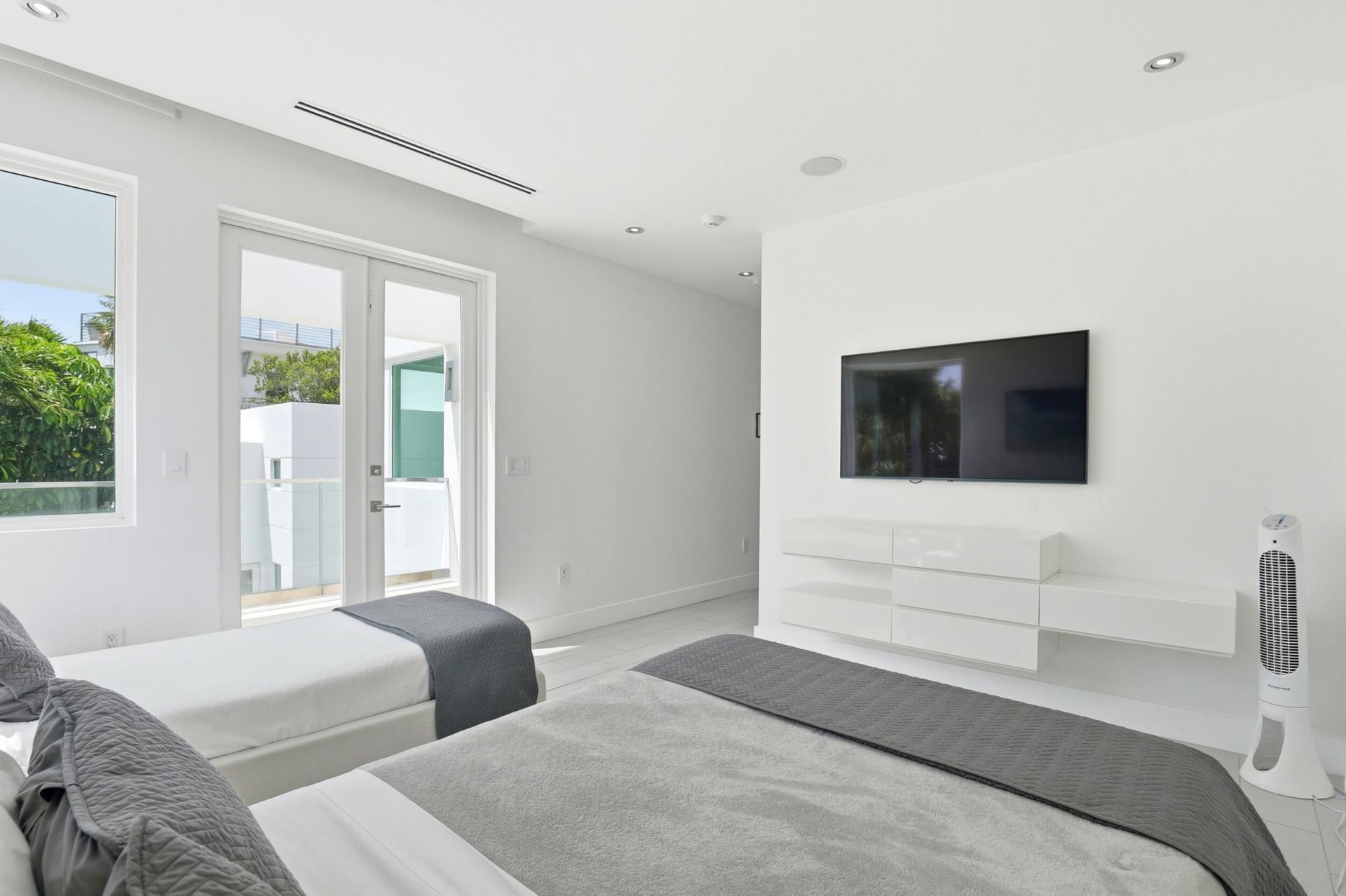 3017 N Atlantic Boulevard, Fort Lauderdale, FL 33308 Photo