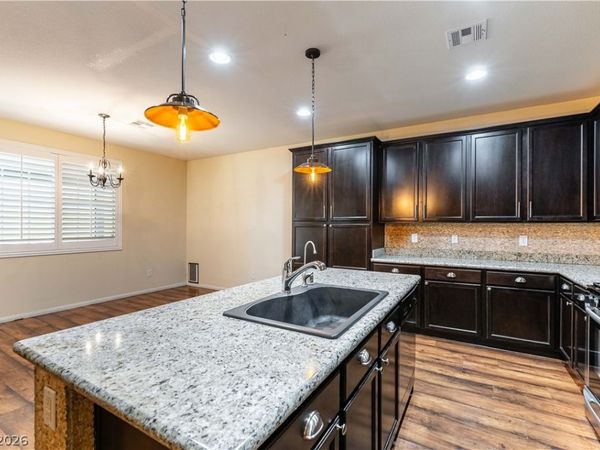 7741 Donner Peak Street , Las Vegas, NV 89166