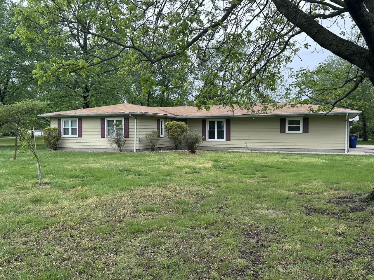 16884 1st South St Street, Logan, IL 62856 Main Photo