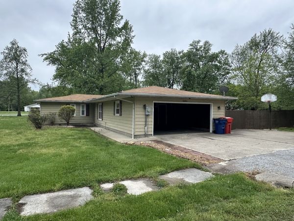 16884 1st South St Street , Logan, IL 62856