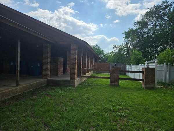 16 N Avenue A , Unit B, Elgin, TX 78621