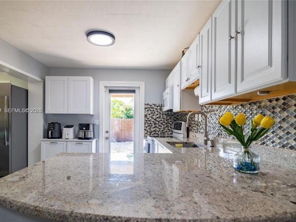 2950 NE 11th Ave , Pompano Beach, FL 33064