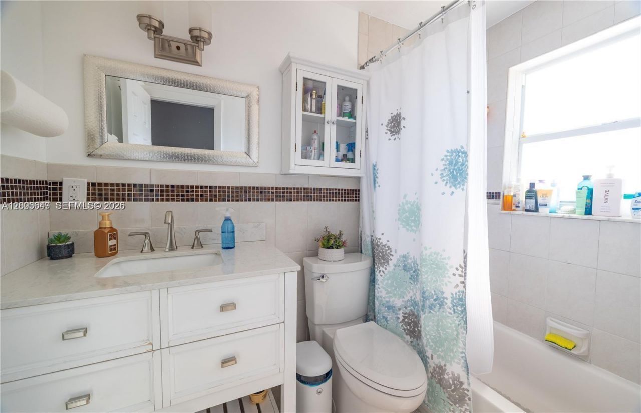 2950 NE 11th Ave , Pompano Beach, FL 33064 Photo