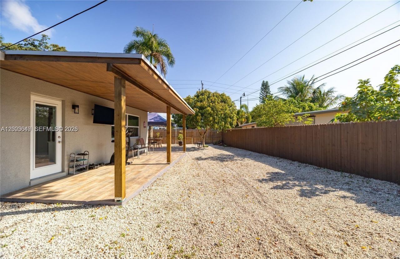 2950 NE 11th Ave , Pompano Beach, FL 33064 Photo