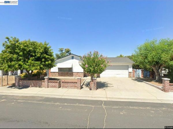587 Somoa Lane , Lathrop, CA 95330