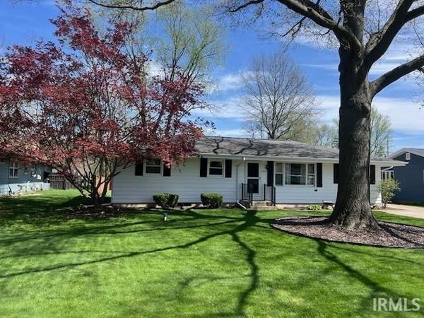 54426 32Nd Street, South Bend, IN 46635