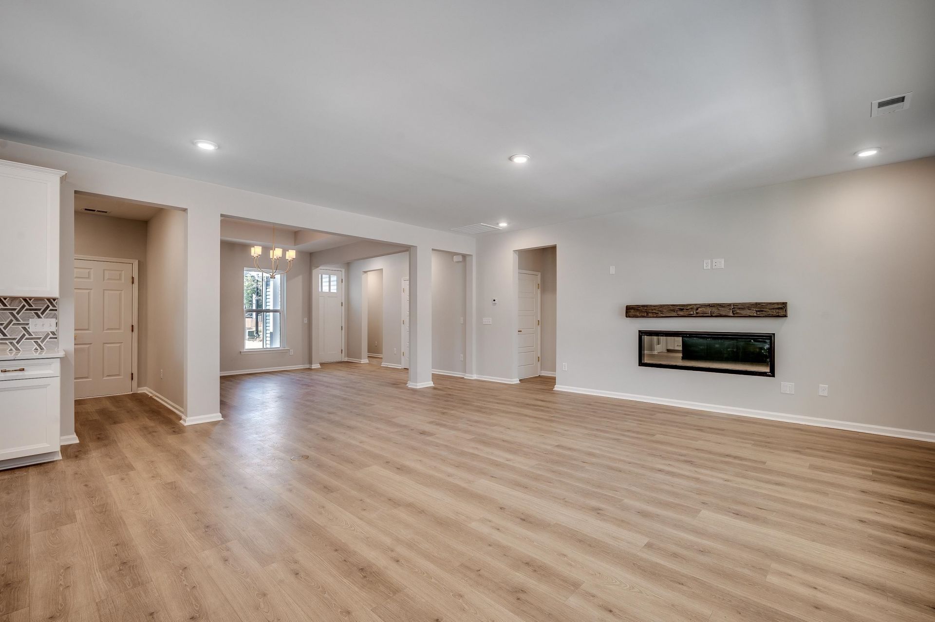 2644 Whitehorn Way Photo 8