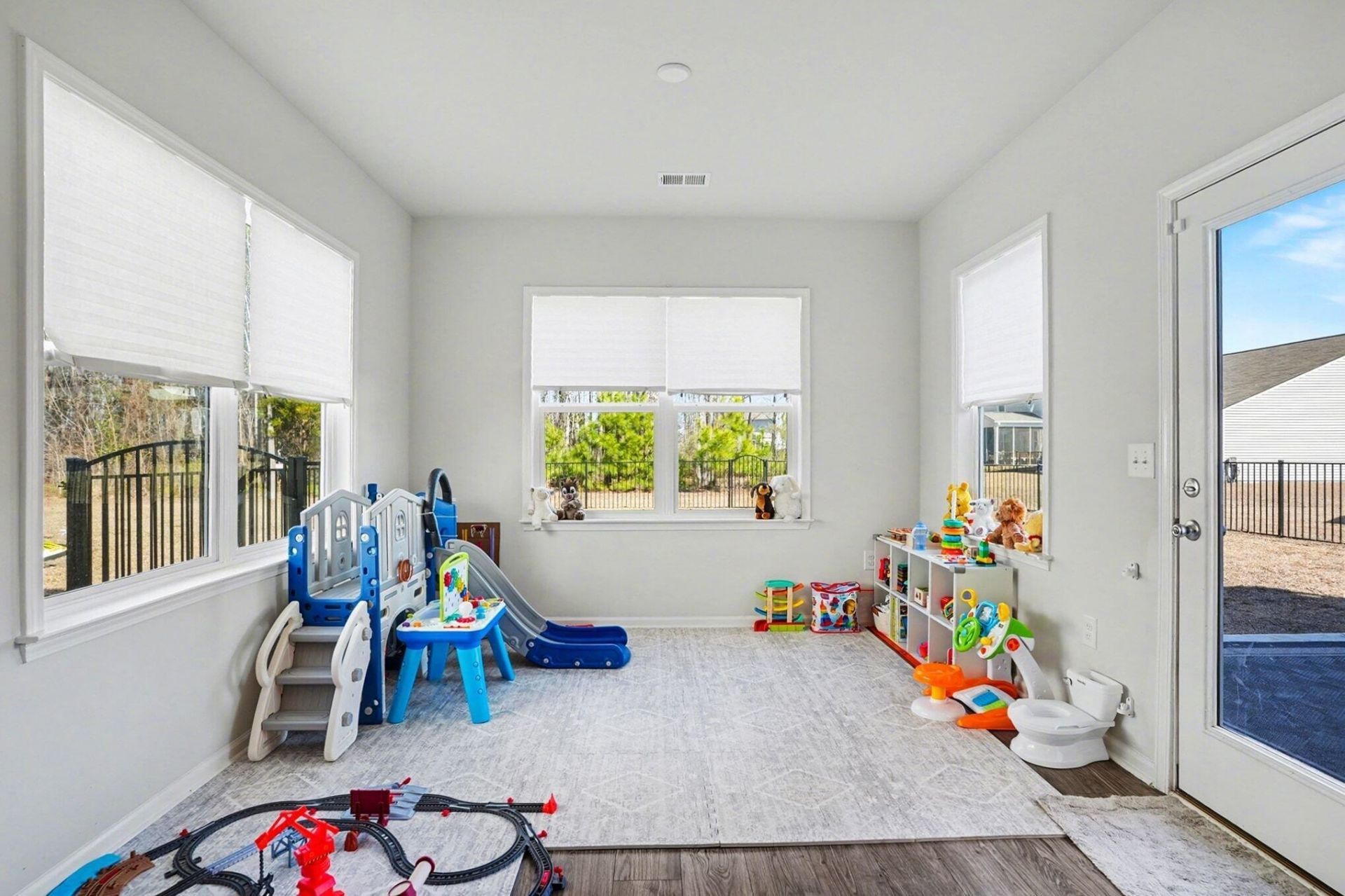 2635 Ellesmere Circle  Photo 17