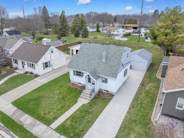 1216 Arlington AVENUE, Manitowoc, WI 54220