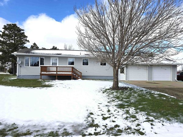 402 W Pine Avenue, Lemmon, SD 57638