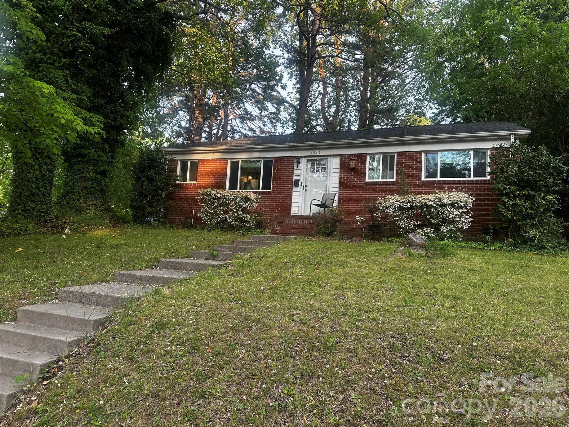 3942 Glenville Avenue, Charlotte, NC 28215 Main Photo