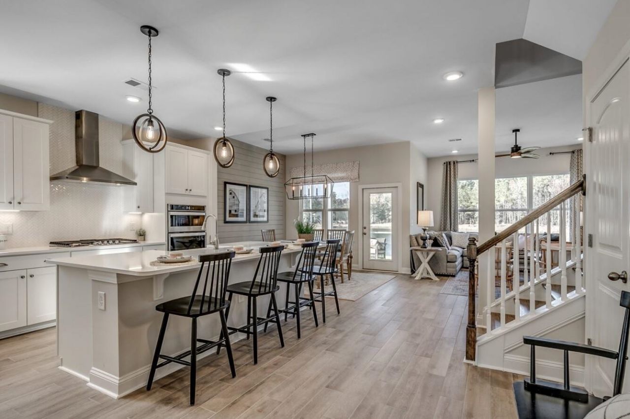 3080 Claredon St Photo 11