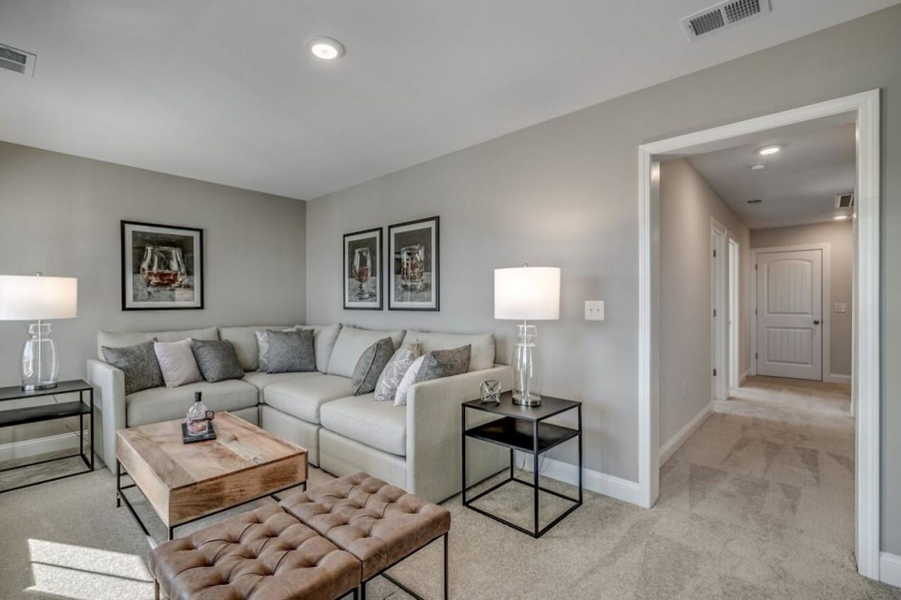 3080 Claredon St Photo 17