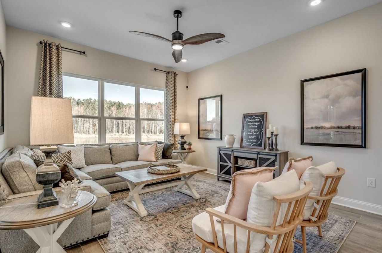 3080 Claredon St Photo 6